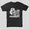 tricou-negru-cu-mesaj-haios-pentru-fotografi-all-men-are-created-equal-then-some-learn-photography