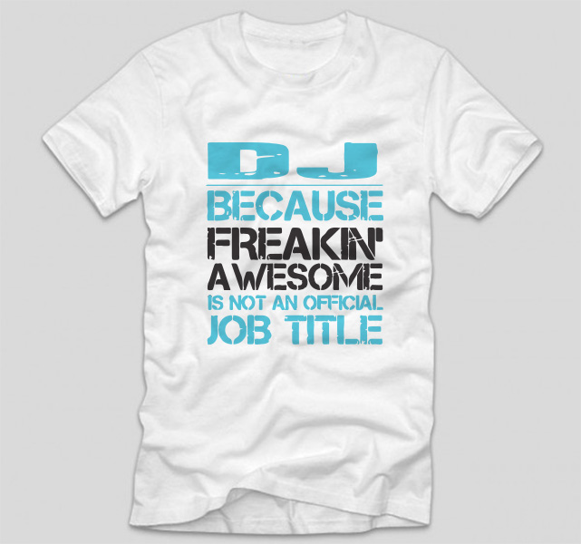 tricou-alb-cu-mesaj-haios-pentru-dj-because-freakin-awesome-is-not-an-official-job-title